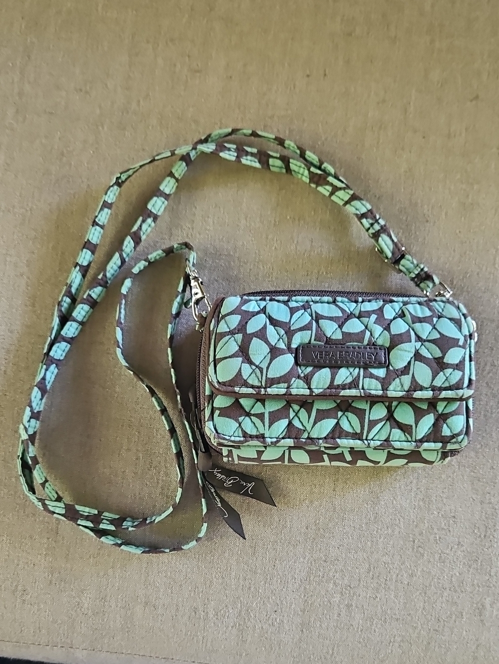 🌸Vera Bradley Mint Green and Brown Leaf Quilted Crossbody
